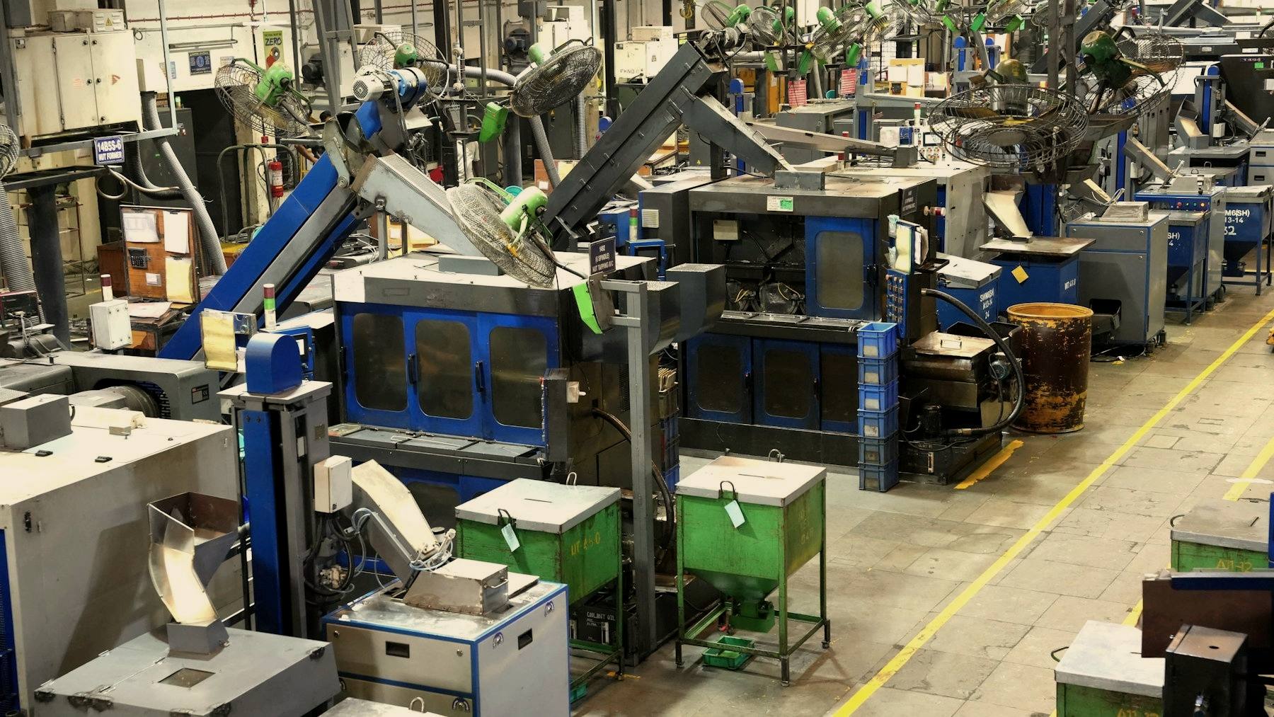 Fertigungshalle eines mittelständischen Industriebetriebs